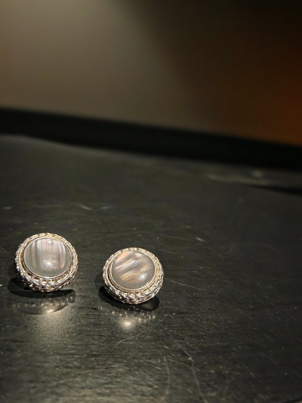 Round earrings